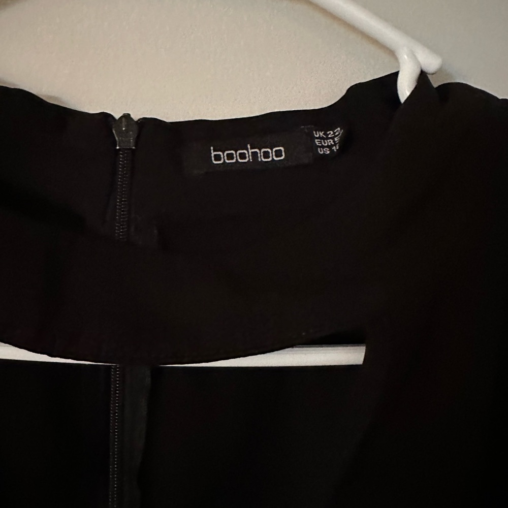 Boohoo plus size Keyhole top - Picture 2 of 3